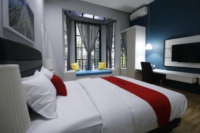 ردورز پرمیوم نیر رز پندک اینداه