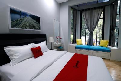 ردورز پرمیوم نیر رز پندک اینداه