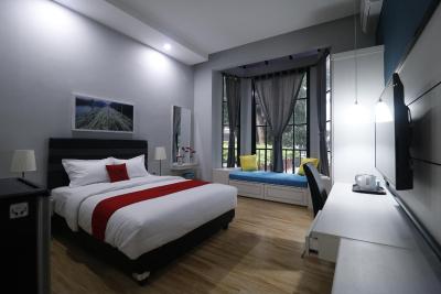 ردورز پرمیوم نیر رز پندک اینداه