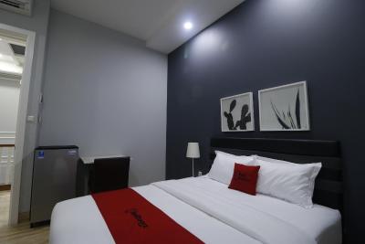 ردورز پرمیوم نیر رز پندک اینداه