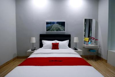 ردورز پرمیوم نیر رز پندک اینداه