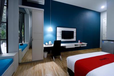 ردورز پرمیوم نیر رز پندک اینداه