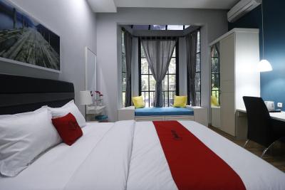 ردورز پرمیوم نیر رز پندک اینداه