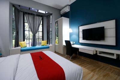 ردورز پرمیوم نیر رز پندک اینداه