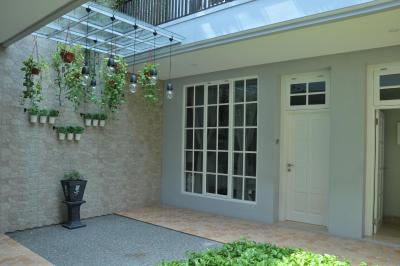 ردورز پرمیوم نیر رز پندک اینداه