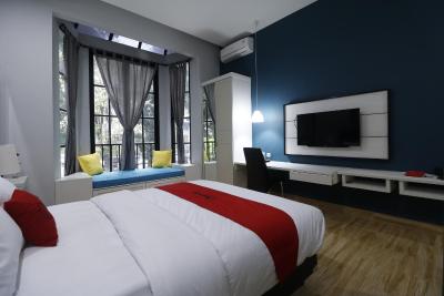 ردورز پرمیوم نیر رز پندک اینداه