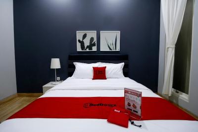 ردورز پرمیوم نیر رز پندک اینداه