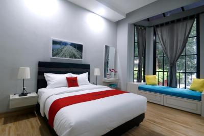 ردورز پرمیوم نیر رز پندک اینداه