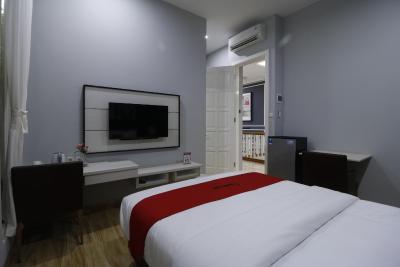 ردورز پرمیوم نیر رز پندک اینداه