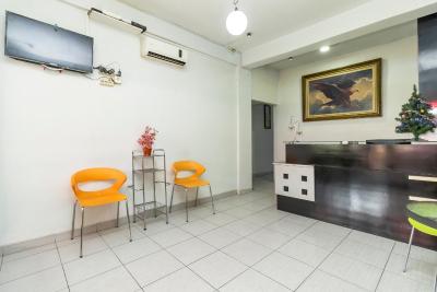 ردورز نیر گاجاه مادا پلازا 2