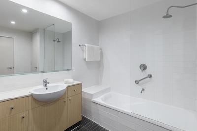 ادینا اپارتمنت هتل پرد باراک پلازا