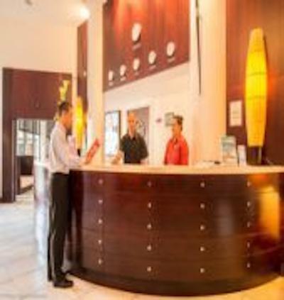 رامادا هتل اند سویتز نومیا