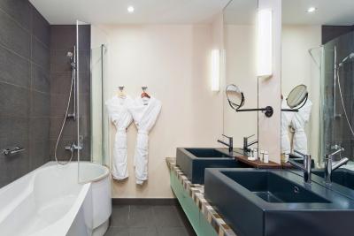 مامیسون آل-سوئیتس اسپا هتل پوکروکا