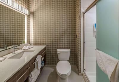 هم2 سویتز بای هیلتون رنو