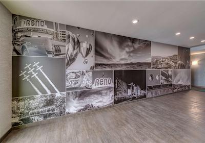 هم2 سویتز بای هیلتون رنو