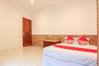 اُیو 135 منتنگ گوست هوس