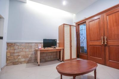 اُیو 135 منتنگ گوست هوس