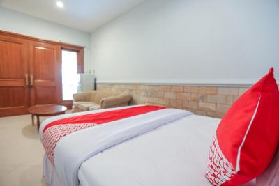 اُیو 135 منتنگ گوست هوس