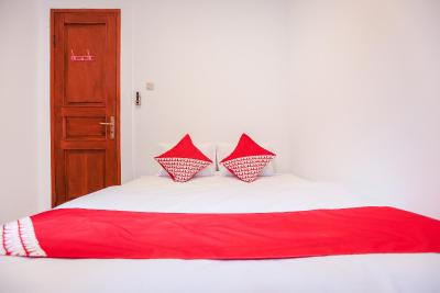 اُیو 135 منتنگ گوست هوس