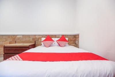 اُیو 135 منتنگ گوست هوس