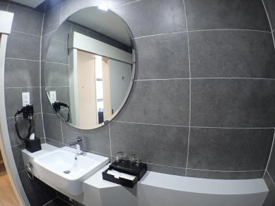 دی المنتس بیزنس هتل دامانسارا