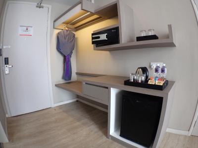 دی المنتس بیزنس هتل دامانسارا