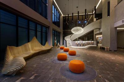 دی المنتس بیزنس هتل دامانسارا