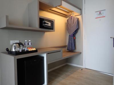 دی المنتس بیزنس هتل دامانسارا