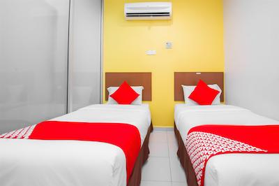 اُیو 582 هتل والک این