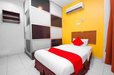 اُیو 582 هتل والک این