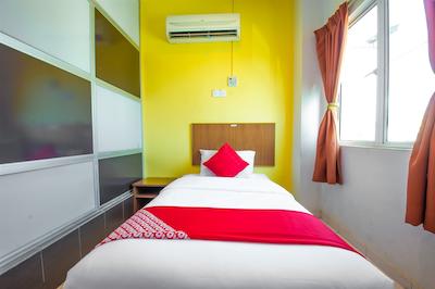 اُیو 582 هتل والک این