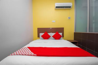 اُیو 582 هتل والک این