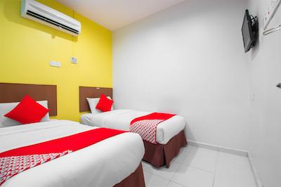 اُیو 582 هتل والک این