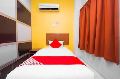 اُیو 582 هتل والک این