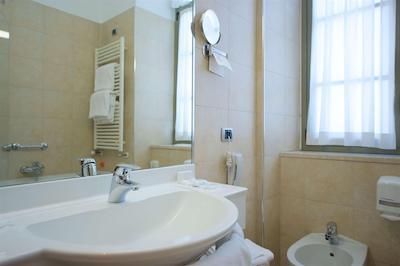 بست وسترن کریستال پالاس هتل