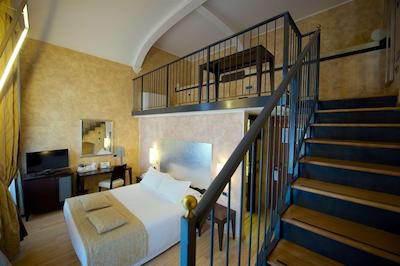 بست وسترن کریستال پالاس هتل