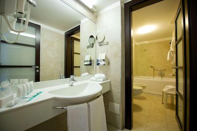 بست وسترن کریستال پالاس هتل