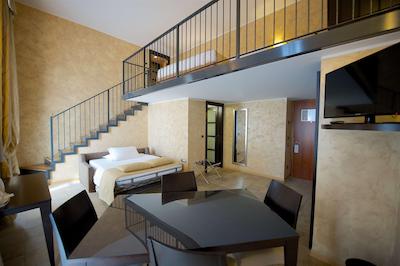 بست وسترن کریستال پالاس هتل