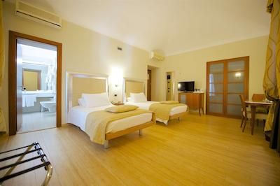 بست وسترن کریستال پالاس هتل