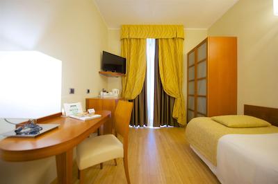 بست وسترن کریستال پالاس هتل