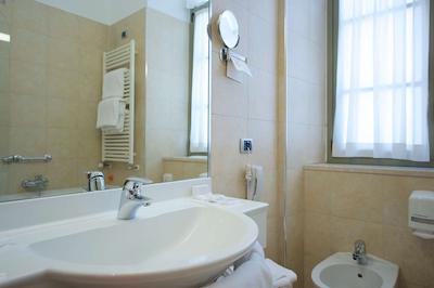 بست وسترن کریستال پالاس هتل