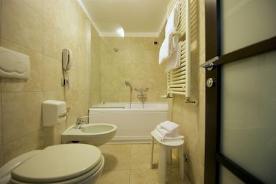 بست وسترن کریستال پالاس هتل