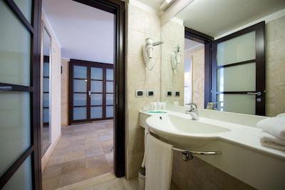 بست وسترن کریستال پالاس هتل