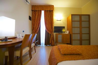 بست وسترن کریستال پالاس هتل