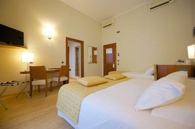 بست وسترن کریستال پالاس هتل