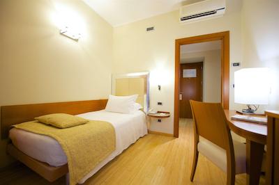 بست وسترن کریستال پالاس هتل