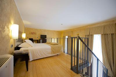 بست وسترن کریستال پالاس هتل