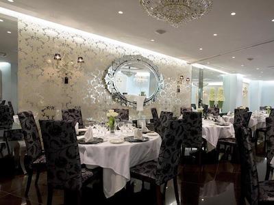 سرکتل هتل اردوز کارملیتاز