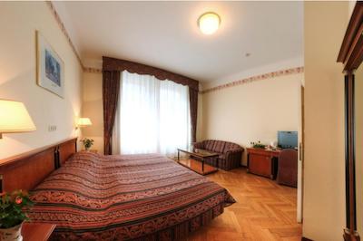 کارلتون اُپرا