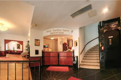 کارلتون اُپرا